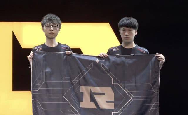 而对武汉三 而对武汉三