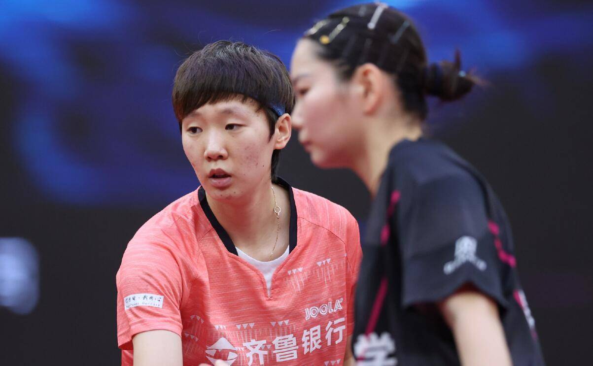 现出惊人的 现出惊人的